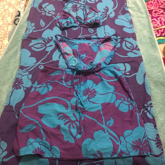 Bikini - Picture 2 of 2